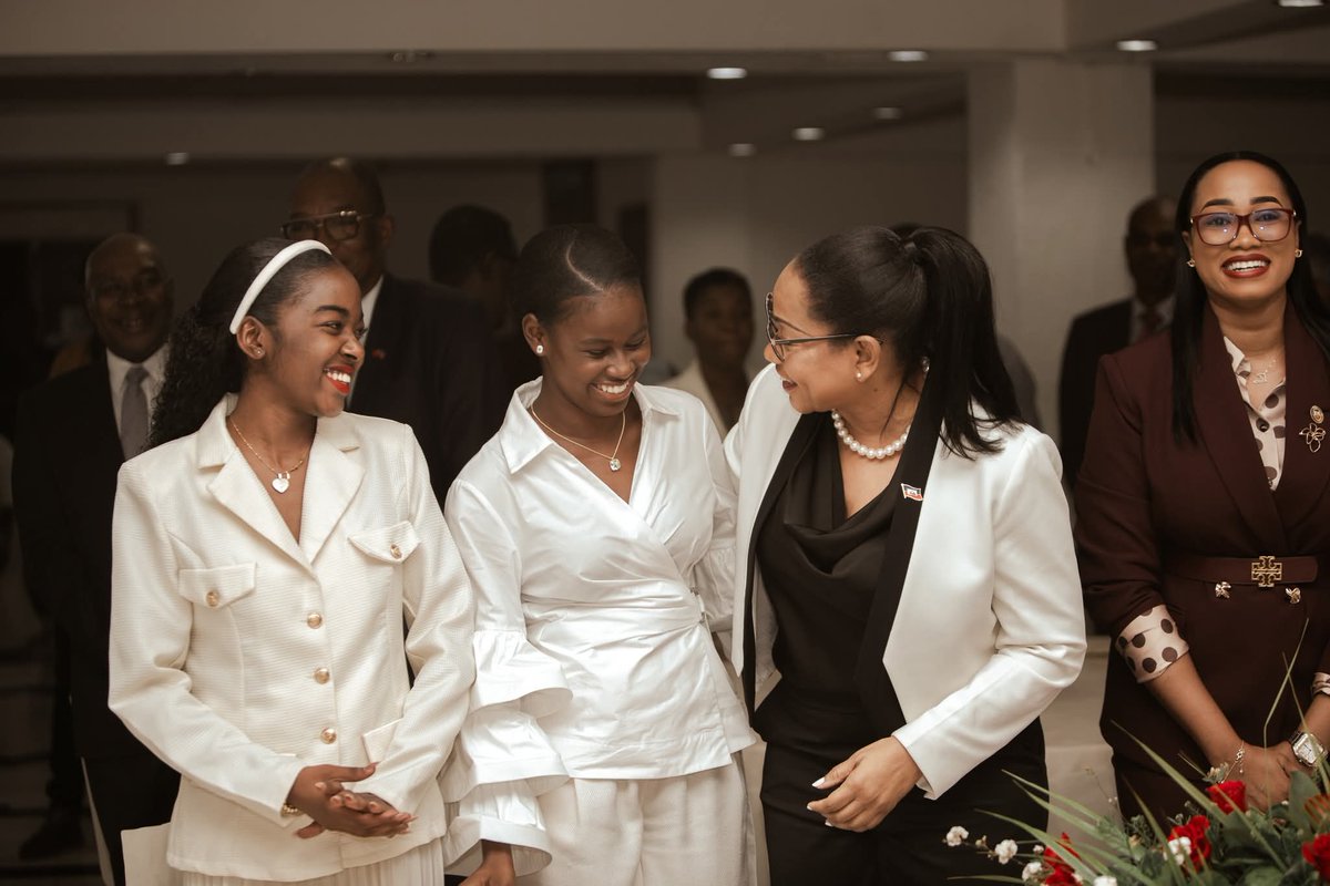 mcfdfmcfdf's tweet photo. Célébration de l’excellence féminine haïtienne: Abigaïl Alexandre et Ariana Milagro Lafond honorées par le MCFDF pour leur parcours remarquable à l’échelle internationale.
@abigail @ariana https://t.co/eTx9fhDqTL