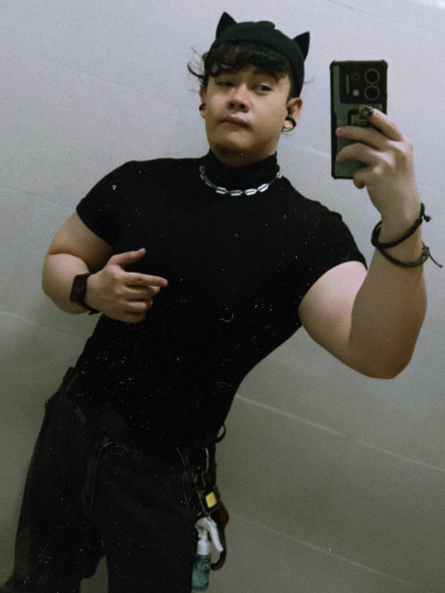 This is supposed to be a photo dump but I want  to see them as individual pics on my feed so I'll just post them individually haha (1)