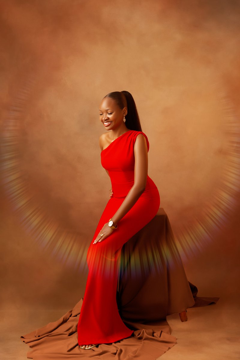 portraitmo's tweet image. “She’s not even doing too much.”

Exactly!

No noise.
No pressure.
Just presence. 👑📸✨

📸: @portraitmo 🧡
👑: Favour

#PortraitmoStudio #PortraitPhotography #Fineart #beautiful_woman