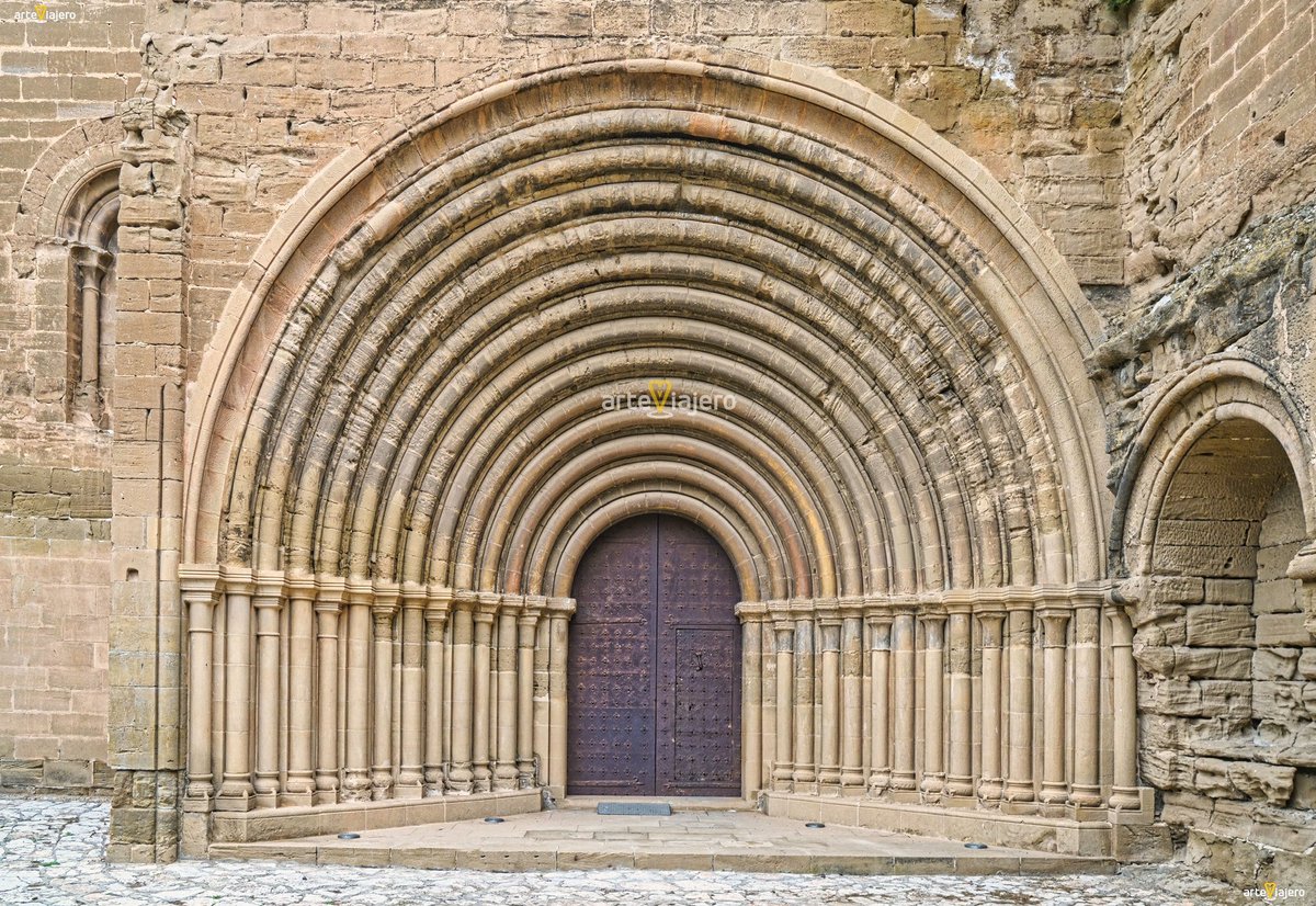 arteviajero_com's tweet image. Esta es la portada con más arquivoltas del románico español.
Suma un total de 14 y la encontramos en el Monasterio de Sijena, uno de los grandes hitos artísticos de la Comarca de los Monegros (Huesca, Aragón)
⬇️⬇️⬇️
arteviajero.com/articulos/mona…
#FelizJueves #arte