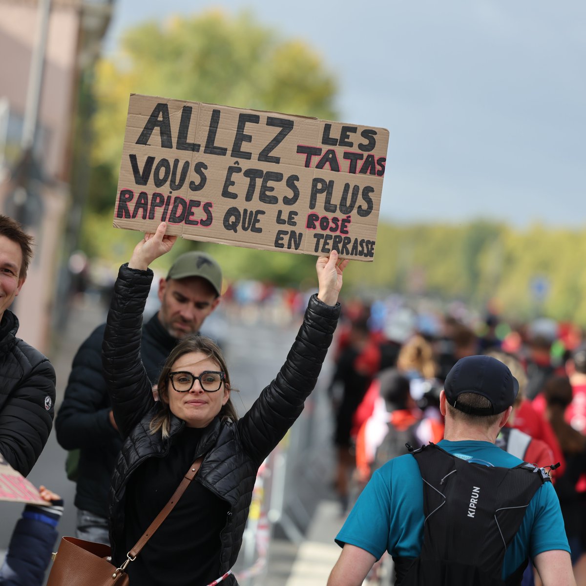 runin_lyon's tweet photo. Elles donnent la pêche ces pancartes, non ?👀🔥🤩

These signs really perk you up, don't they? 👀🔥🤩

#RunInLyon

📸 A.S.O. / Aurélien Vialatte

👉 https://t.co/oZwaqUjDSz https://t.co/w7U7SYS8PU