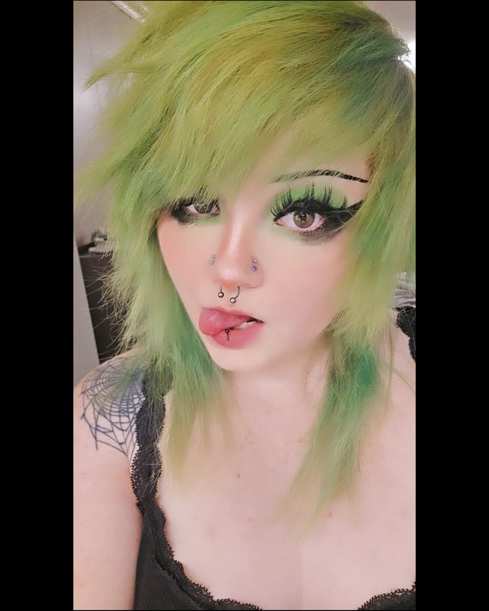 Graveyard Babe 🖤 tweet media