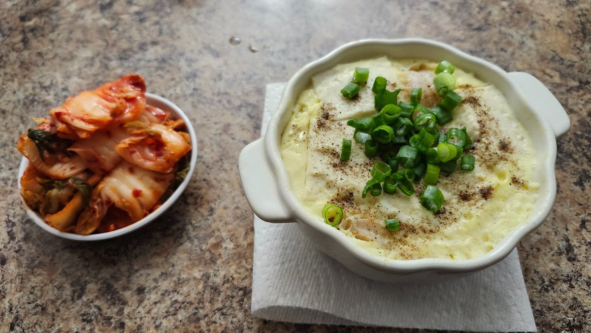 NoroSnail's tweet photo. Steamed egg with tofu and shrimp with a side of kimchi! https://t.co/RoOvZd86xY