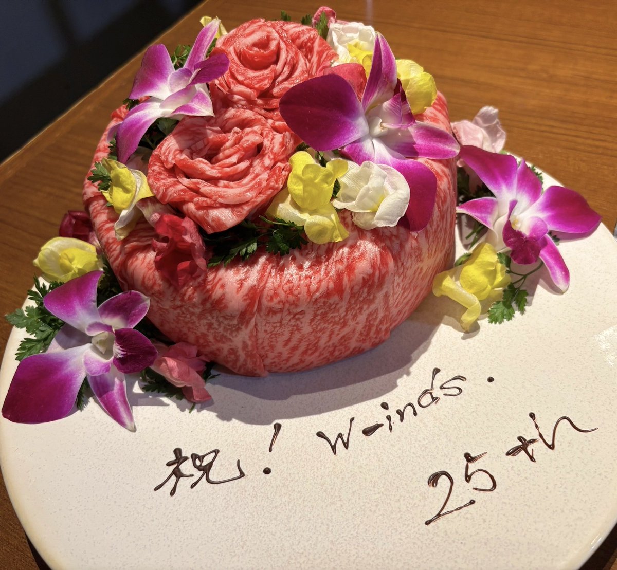 wb_ryo's tweet photo. 🎂🌹🥩 https://t.co/VshXrrKlSJ