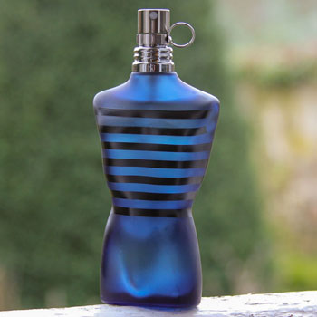 tmphxharsh's tweet photo. This mf is still giving me so much complements then any other perfumes i have right now.

give your suggestion in comments if you know any other compolement beast perfume like this one.

shocking🤯🤯 https://t.co/fjOozu8s7s