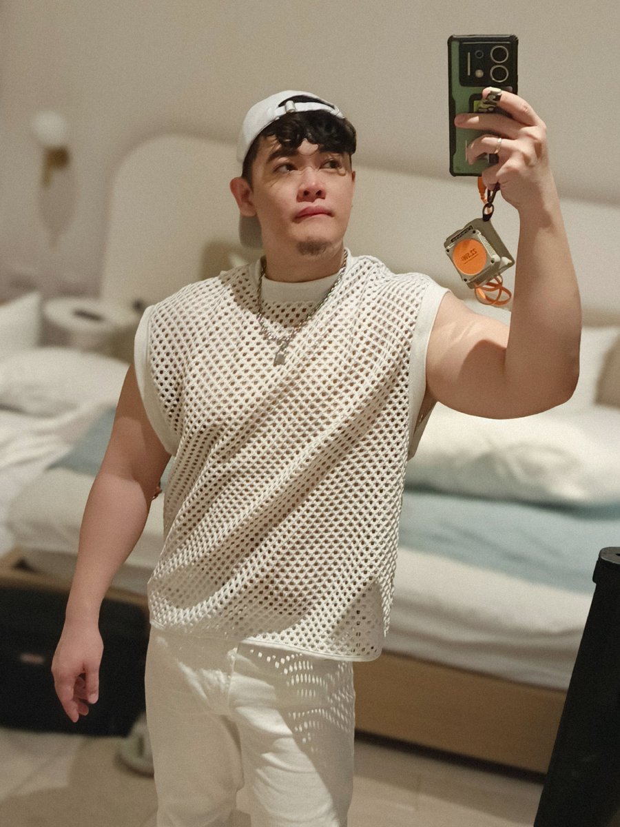 This is supposed to be a photo dump but I want  to see them as individual pics on my feed so I'll just post them individually haha (2)