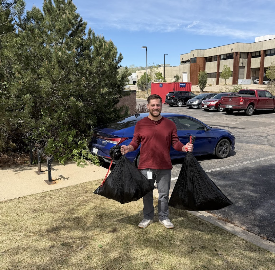 WatchmakerGeno1's tweet photo. 🌎 This Earth Day, WOUCHEE took “spring cleaning” outdoors. The Boulder team spent the afternoon cleaning up a bike path &amp; along with the standard litter haul, we also managed to pull a rug out of the river, which was not on anyone’s bingo card. 😅 

#EarthDay #CleanUpCrew https://t.co/iTdkIQal4H
