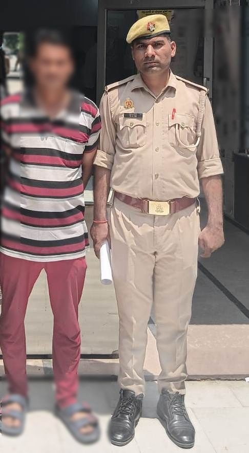 moradabadpolice's tweet image. #SSP @moradabadpolice के निर्देशन मेंः-.
1- अवैध शस्त्र के साथ 01 आरोपी को थाना मझोला पुलिस ने किया गिरफ्तार । 
2- अवैध शस्त्र के साथ 02 आरोपीयों को थाना पाकबड़ा पुलिस ने किया गिरफ्तार ।
3- नाबालिग के साथ दुष्कर्म करने के आरोपी को थाना बिलारी पुलिस ने किया गिरफ्तार।