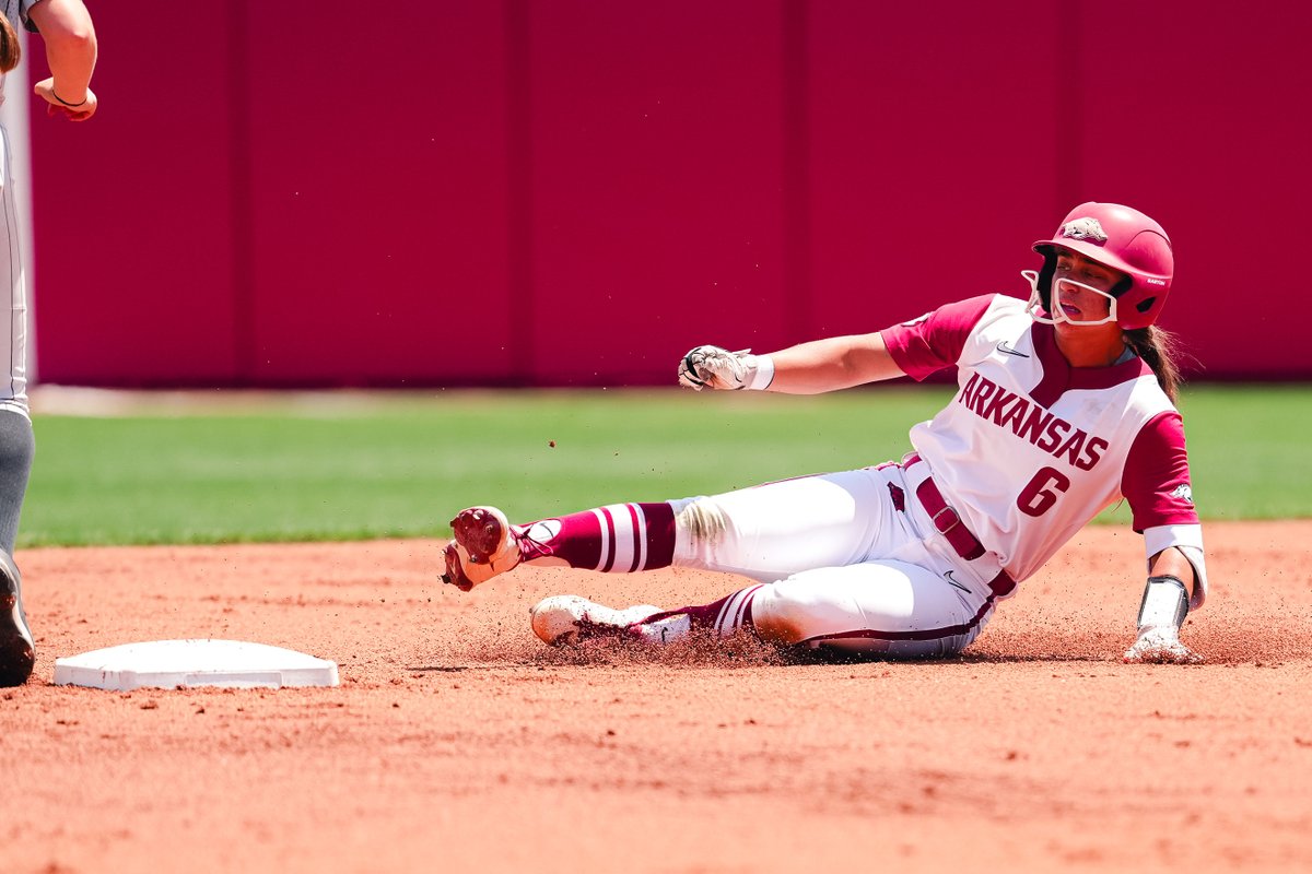 k_sutherlandAR's tweet image. #Arkansas closes out the regular season with a Top 10 series in Austin against Texas, Game 1 is on deck tonight at 6 p.m.

• Team stats comparison
• Karlie Davison tabbed SEC Player of the Week
• Full schedule and Longhorns to watch 

➡️on3.com/sites/hawg-bea… #WPS