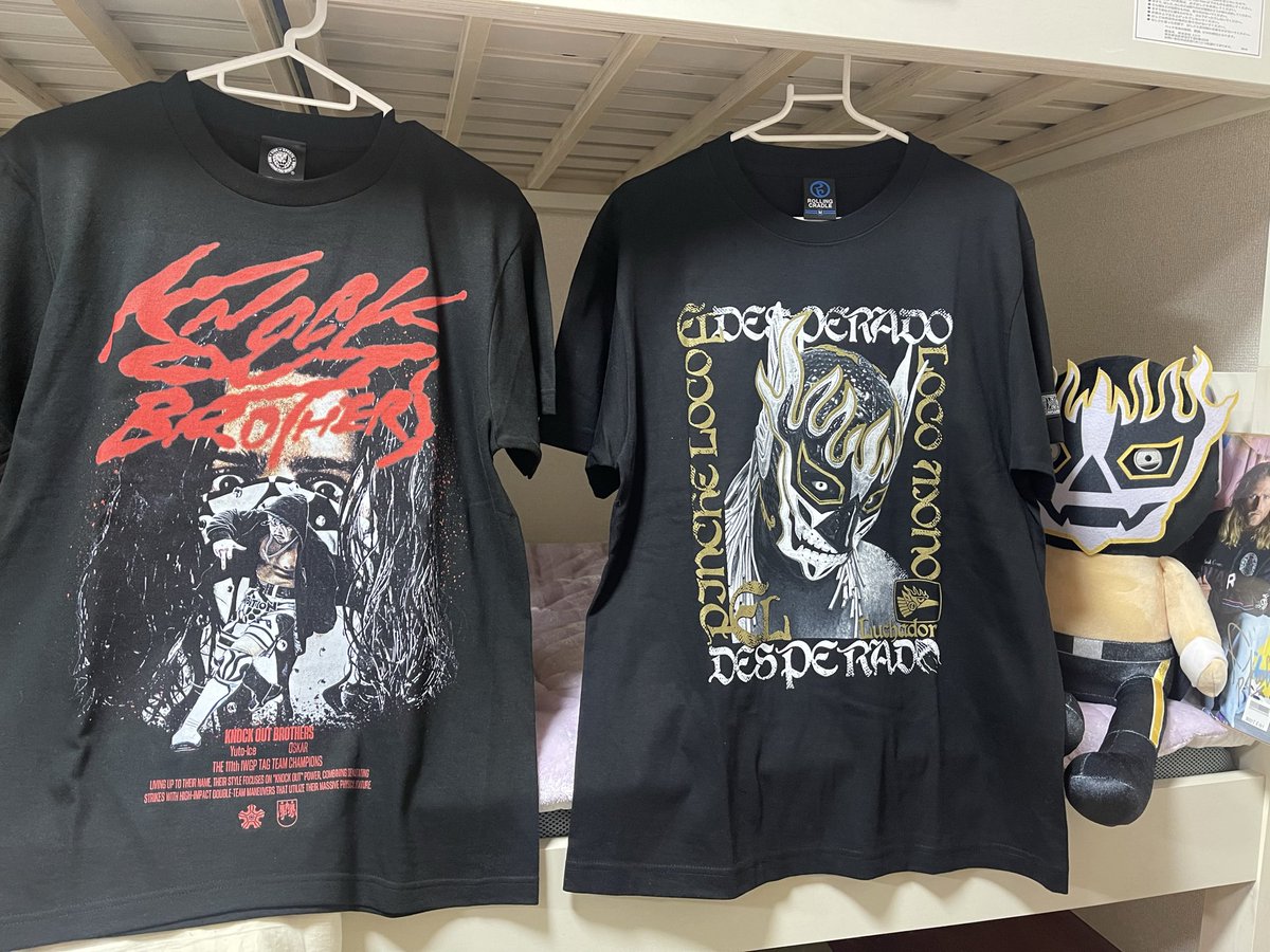 yutty0619's tweet image. 届きました🥰🥰🥰
K.O.Bのデザイン超かっこいい〜！！
デスぺのシャツはずーっと欲しかくてようやく購入✨
最高に上がる！これ着ながらプロレス見るぞ！！“ᕕ( ᐛ )ᕗ,,“ᕕ( ᐛ )ᕗ,,

 #KOB 
@ElDesperado5 
@YutoxIce 
@pw_oskar 
@njpw1972
