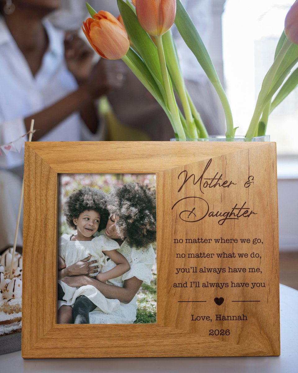 plaquemaker's tweet image. Celebrate #MothersDay on May 10 with our engraved Mother &amp;amp; Daughter picture frames! Includes a sweet pre-designed message with your custom name and year. Add any 6x4" photo to display your favorite memories together! #Moms #Gifts #GiftIdeas #GiftsForHer bit.ly/3Qqmbm0