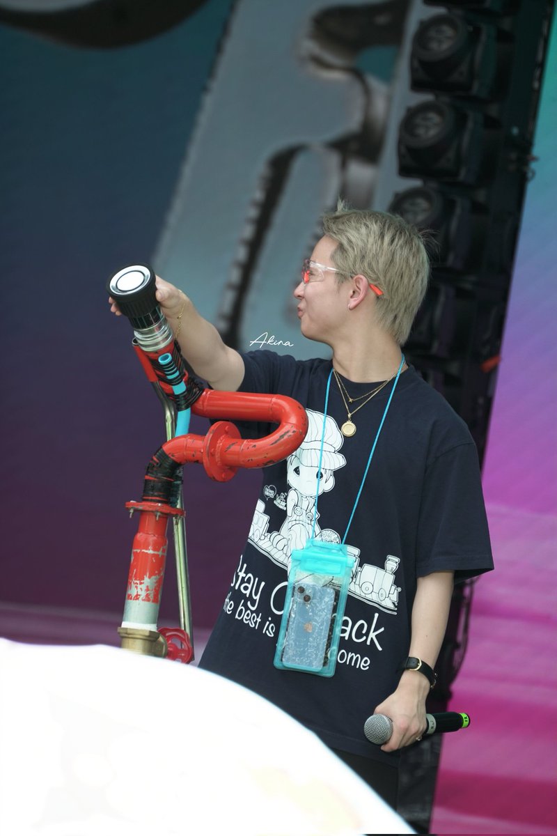Light_Akira's tweet image. ซาวด์เช็ค ❌️
มาลองเล่นปืนฉีดน้ำ ✔️✔️✔️ 
🤣🤣🤣
#SuperFluid #SuperFluid2026
#KingPowerSongkran2026
#KIDPHENOMENON
#KPinThailand #RUI