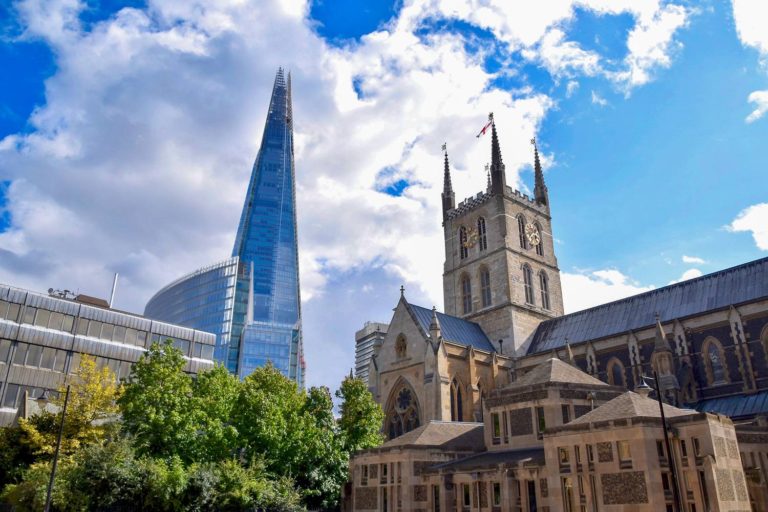 NewYorkHabitat's tweet image. London in the summer offers a unique blend of tradition, culture, and local charm.
In our latest blog, we share how to experience the city at its best.
🔎Read the full guide: nyhabitat.com/blog/2019/06/1…

#VacationRentals #TravelTips #TravelGuide #LondonEvents