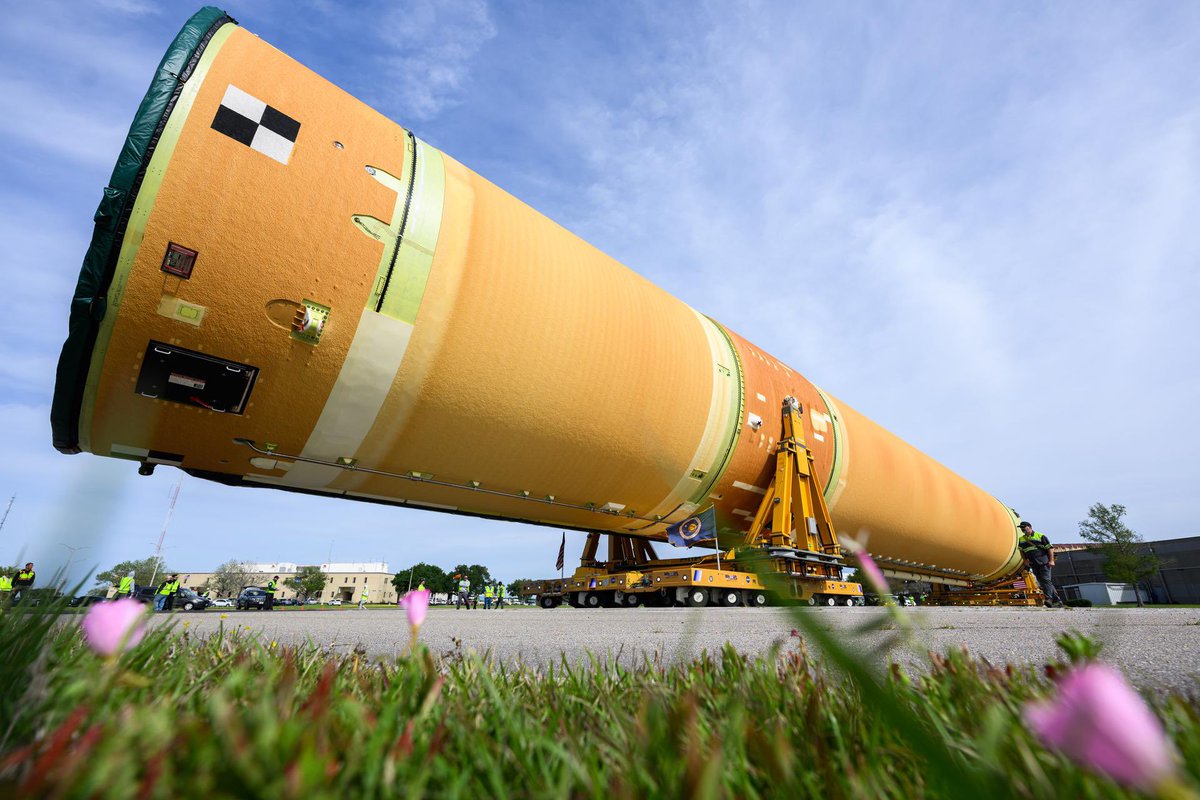 TheRiddlerMan's tweet image. The core stage for the #Artemis III rocket has arrived at @NASAKennedy.

Watch teams offload this crucial piece of hardware for the mission that will test rendezvous and docking necessary for future crewed landings on the lunar surface.
#NASA

🔗 youtube.com/live/oWe8kvpxz…
