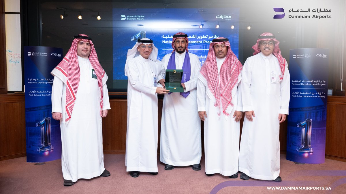 مطارات الدمام tweet media