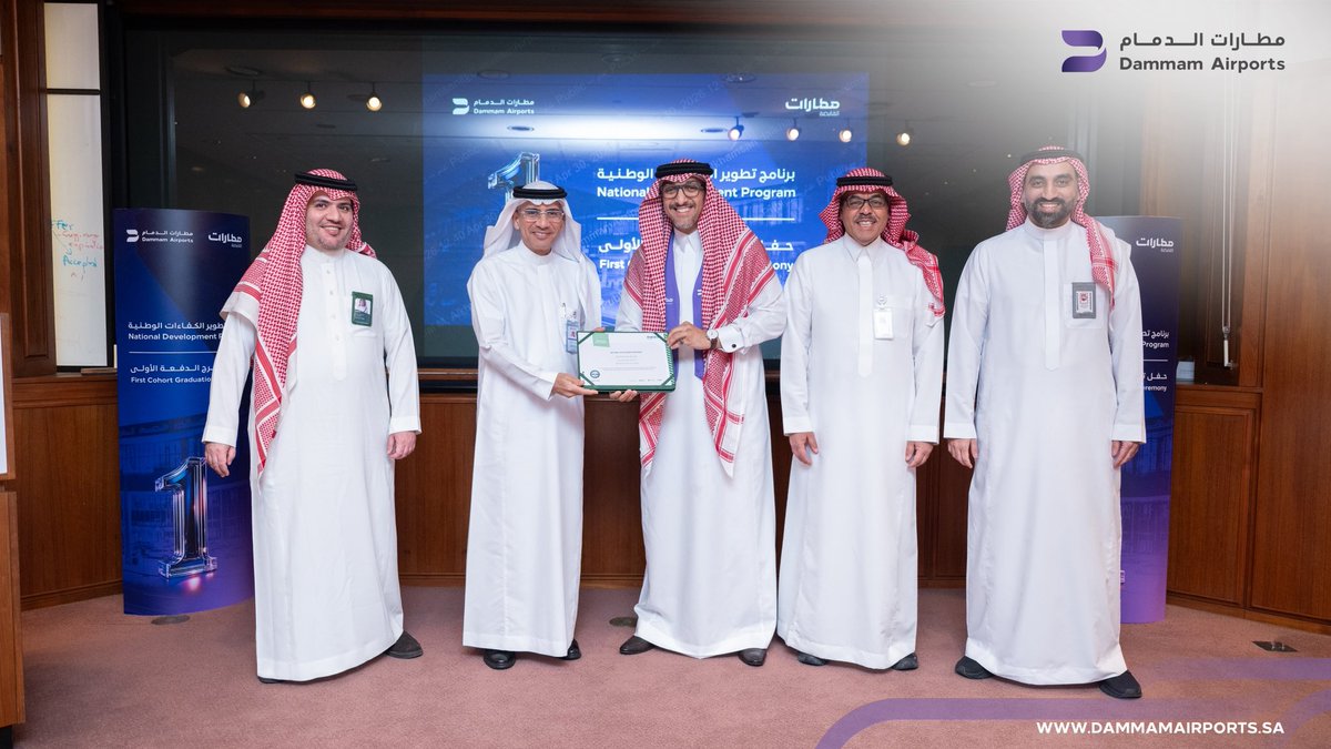 مطارات الدمام tweet media