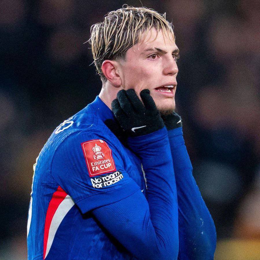 MaiconS240's tweet image. Alejandro Garnacho: Signed for £40m from Manchester United, and when the fans at Wembley realised he was being replaced by Palmer for the final 20 minutes against Leeds, there were a fair few cheers. 

🔗 Kieran Gill - Daily Mail 

#CFC | #Chelsea

📲 @CFC_ChelseaFC