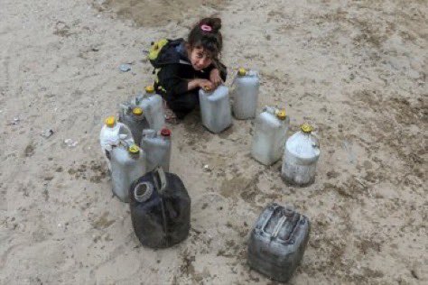 Efendiler, bizi unuttunuz! 

Arabalarınızın anahtarlarını, cep telefonlarınızı, kol düğmelerinizi değil bizi unuttunuz!

Sizi, doların yükselişi ve insanlığın alçalışı kadar telaşlandırmadı bu ölüm.

Günler öncesinden beklediğiniz dizinizi izlemek için haftalar öncesinden