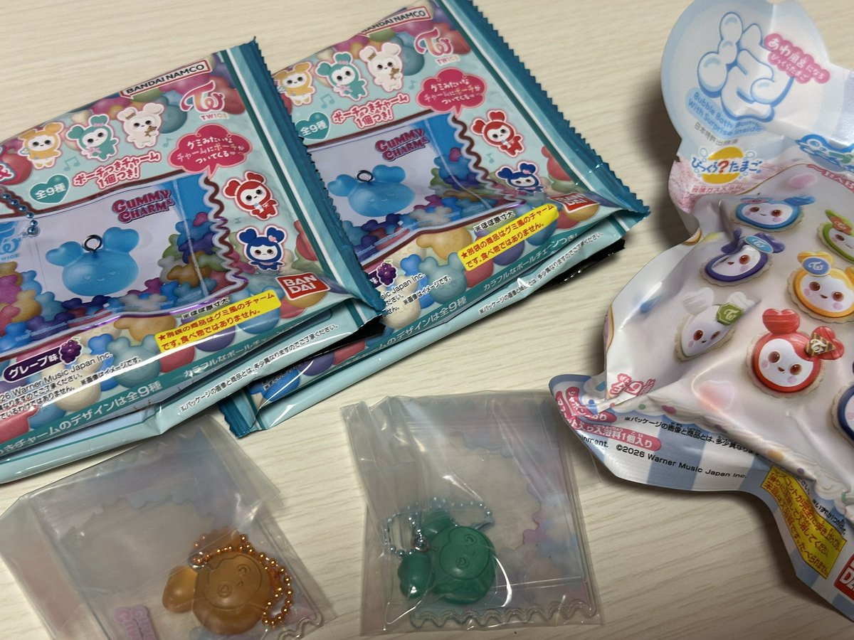 once_damo's tweet photo. ライブ行ってから課金が止まらないぜ。トレカめっちゃ追加する気だったのに売り切れてて泣いた。なんか欲しくて買ってなかったもの買った（笑）欲しいやつ久々にメルカリするかぁ。グミチャームは勝利ならず。。 https://t.co/f1wlquJn9T
