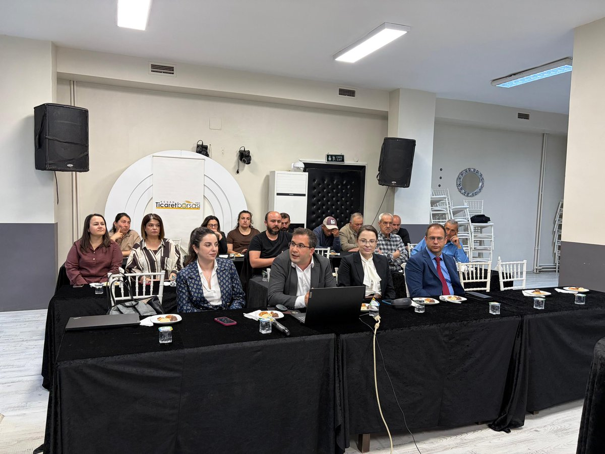 tr21trakya's tweet photo. 📌Edirne Yatırım Destek Ofisi Koordinatörü Dilara GÜNER, Keşan Ticaret Borsası ve İpsala Ticaret Borsası'nda düzenlenen toplantılara katılım sağlayarak konuyla ilgili sunumlar gerçekleştirdi.

@TCSanayi  @KalkinmaAjansGM https://t.co/r9eHNQKWUB