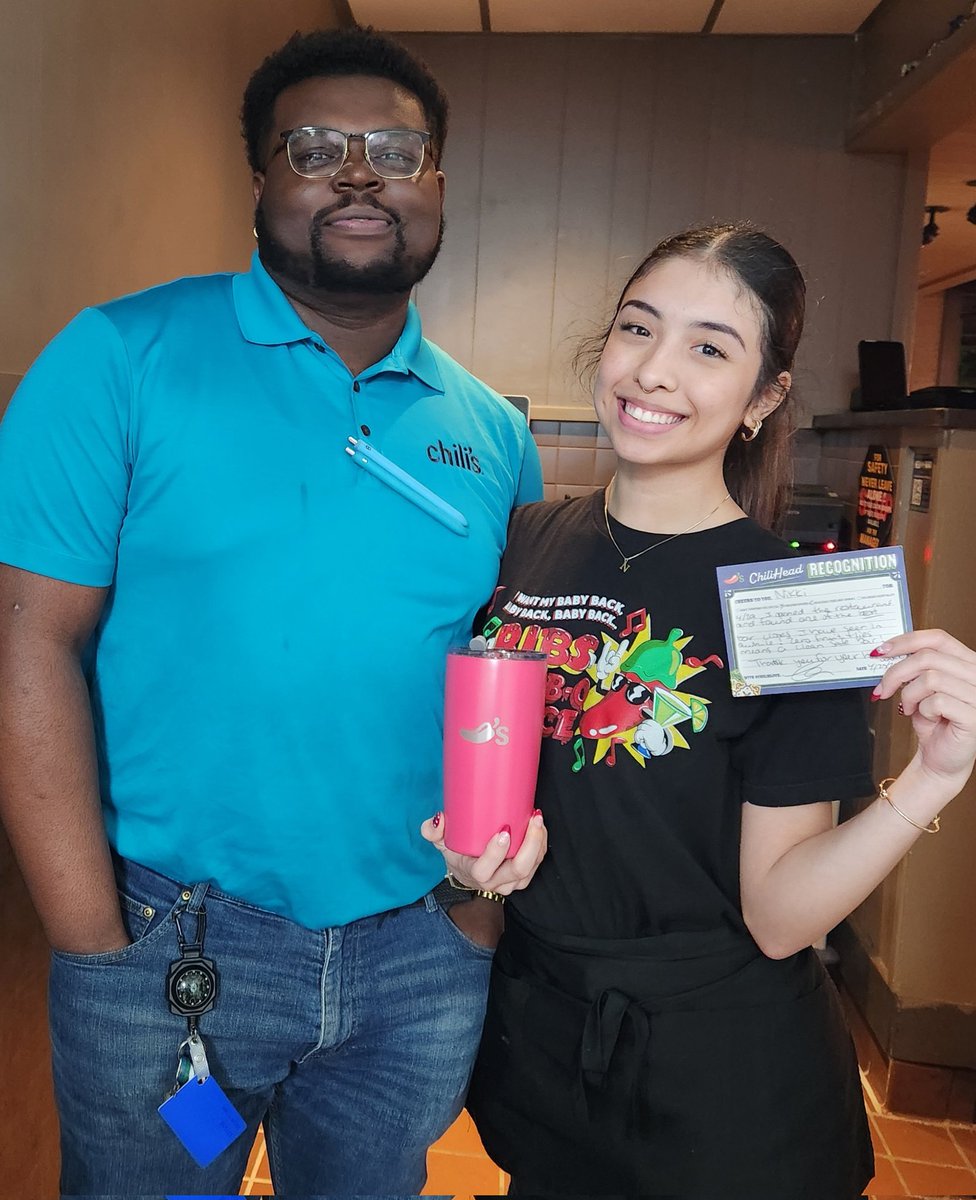 Chris03Trevino's tweet image. Cheers to KJ and Nikki for an amazing closing shift! Happy to be surrounded by people who want to see the restaurant sparkle ✨️ 🌶💚 #ChilisLove #DoWhatYouLove #SmilesForMiles