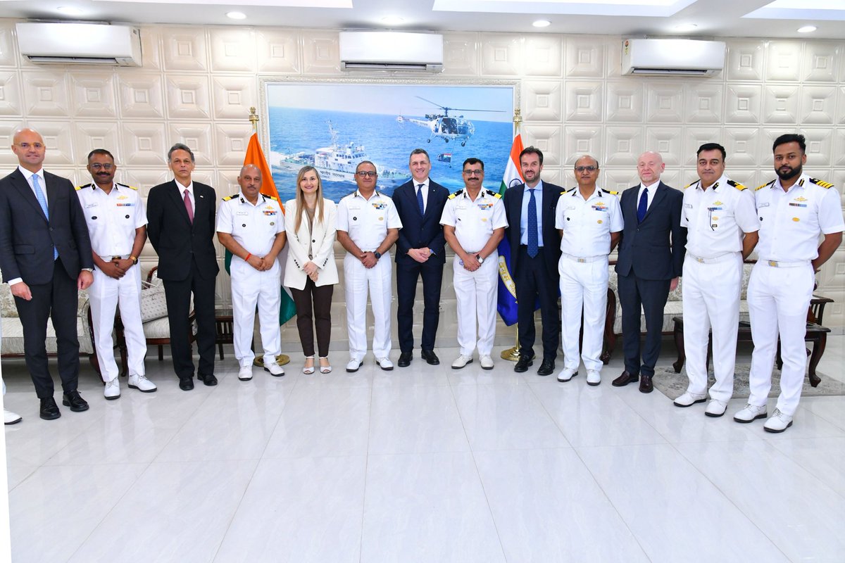 varta24news's tweet image. ⚓ India and Italy strengthen maritime cooperation.

The Indian Coast Guard hosted an Italian delegation in Delhi, including officials from shipbuilding major Fincantieri, to discuss future projects with Indian shipyards. 🇮🇳🇮🇹

 #Italy  #IndianCoastGuard
