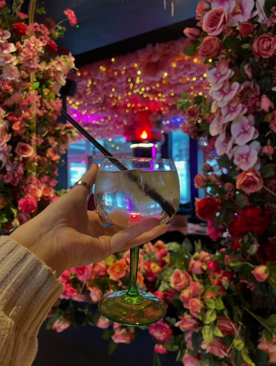 DestinationMK's tweet image. And the prizes just keep coming on #LoveMK Day! This hour, you could win one of TWO prizes:

£50 voucher to spend at Blossom Room
4 x tickets to any event @thecomedycow

Remember we need TWO winners this hour; like this post and comment below with #LoveMK before 4pm ❤️