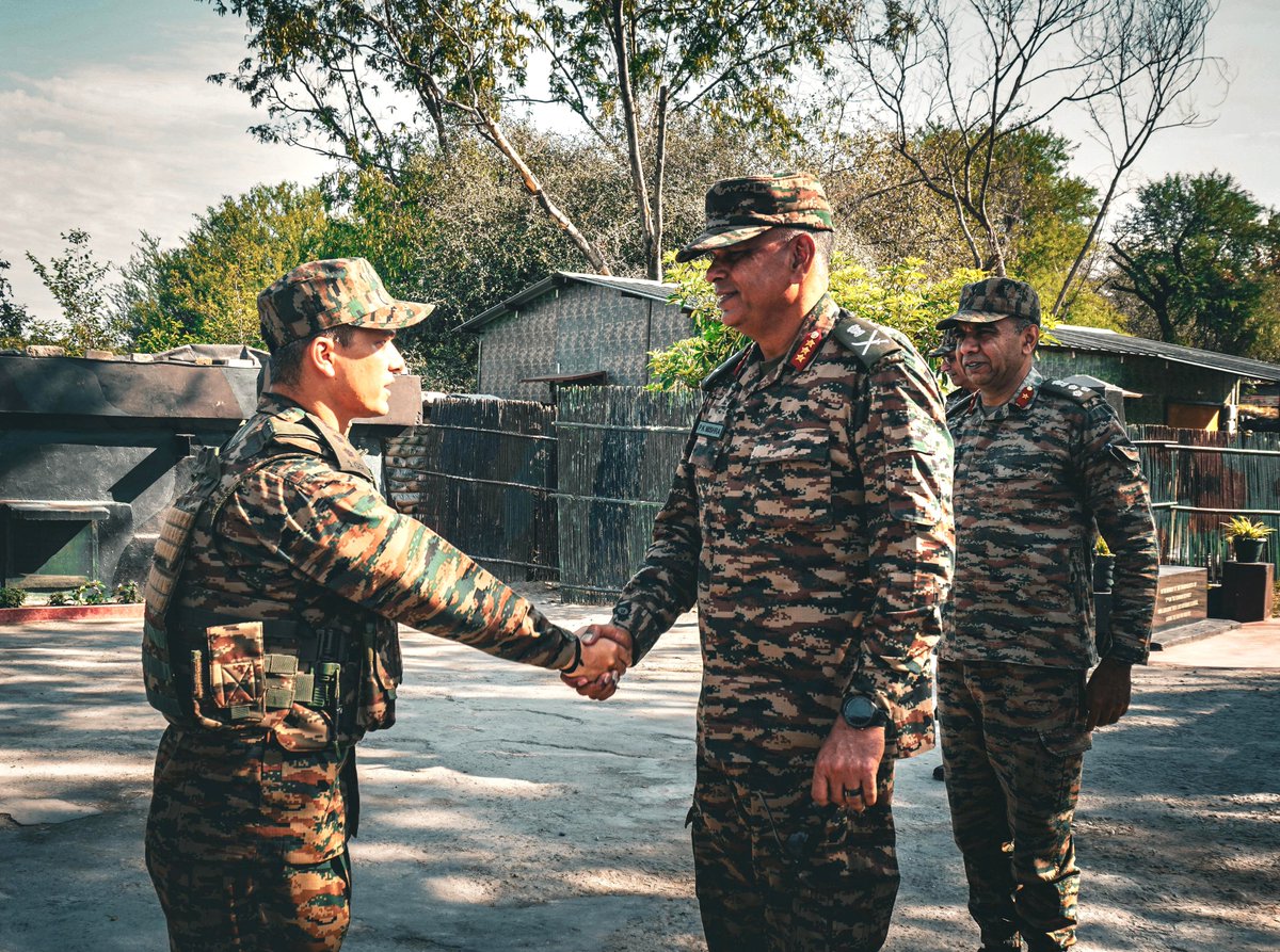 Whiteknight_IA's tweet photo. #WhiteKnightCorps | #OperationalReadiness 

#𝗚𝗢𝗖 𝗪𝗵𝗶𝘁𝗲 𝗞𝗻𝗶𝗴𝗵𝘁 𝗖𝗼𝗿𝗽𝘀, along with GOC #CrossedSwordsDivision, visited the general area of #Kachriyal to review the prevailing security environment and assess 𝗼𝗽𝗲𝗿𝗮𝘁𝗶𝗼𝗻𝗮𝗹 𝗽𝗿𝗲𝗽𝗮𝗿𝗲𝗱𝗻𝗲𝘀𝘀. This was followed by a visit to the general area of CIF #Romeo. The #GOC was briefed on 𝗳𝗼𝗿𝘄𝗮𝗿𝗱 𝗱𝗲𝗽𝗹𝗼𝘆𝗺𝗲𝗻𝘁𝘀, the 𝗖𝗼𝘂𝗻𝘁𝗲𝗿 𝗧𝗲𝗿𝗿𝗼𝗿𝗶𝘀𝗺 𝗚𝗿𝗶𝗱, 𝗜𝗻𝘁𝗲𝗹𝗹𝗶𝗴𝗲𝗻𝗰𝗲 𝗙𝗿𝗮𝗺𝗲𝘄𝗼𝗿𝗸 and 𝗦𝘆𝗻𝗲𝗿𝗴𝘆
with other security agencies across respective areas of responsibility.

The #GOC interacted with troops and appreciated 𝗶𝗻𝗻𝗼𝘃𝗮𝘁𝗶𝘃𝗲 𝗶𝗻𝗶𝘁𝗶𝗮𝘁𝗶𝘃𝗲𝘀 enhancing operational effectiveness. He lauded their 𝗲𝘅𝗰𝗲𝗽𝘁𝗶𝗼𝗻𝗮𝗹 𝘃𝗶𝗴𝗶𝗹𝗮𝗻𝗰𝗲, 𝗵𝗶𝗴𝗵 𝗺𝗼𝗿𝗮𝗹𝗲 and 𝘀𝘁𝗲𝗮𝗱𝗳𝗮𝘀𝘁 𝗱𝗲𝗱𝗶𝗰𝗮𝘁𝗶𝗼𝗻 towards safeguarding the nation under challenging conditions.

𝗪𝗲 𝗦𝗲𝗿𝘃𝗲, 𝗪𝗲 𝗣𝗿𝗼𝘁𝗲𝗰𝘁! 

@adgpi | @NorthernComd_IA | @SpokespersonMoD | @prodefencejammu | @PRODefLko | @PRODefPrayagraj | @PRODefDehradun | @PRODefPune | @PRODefKohima | @PRO_Vizag | @PRODefRjsthn | #IndianArmy