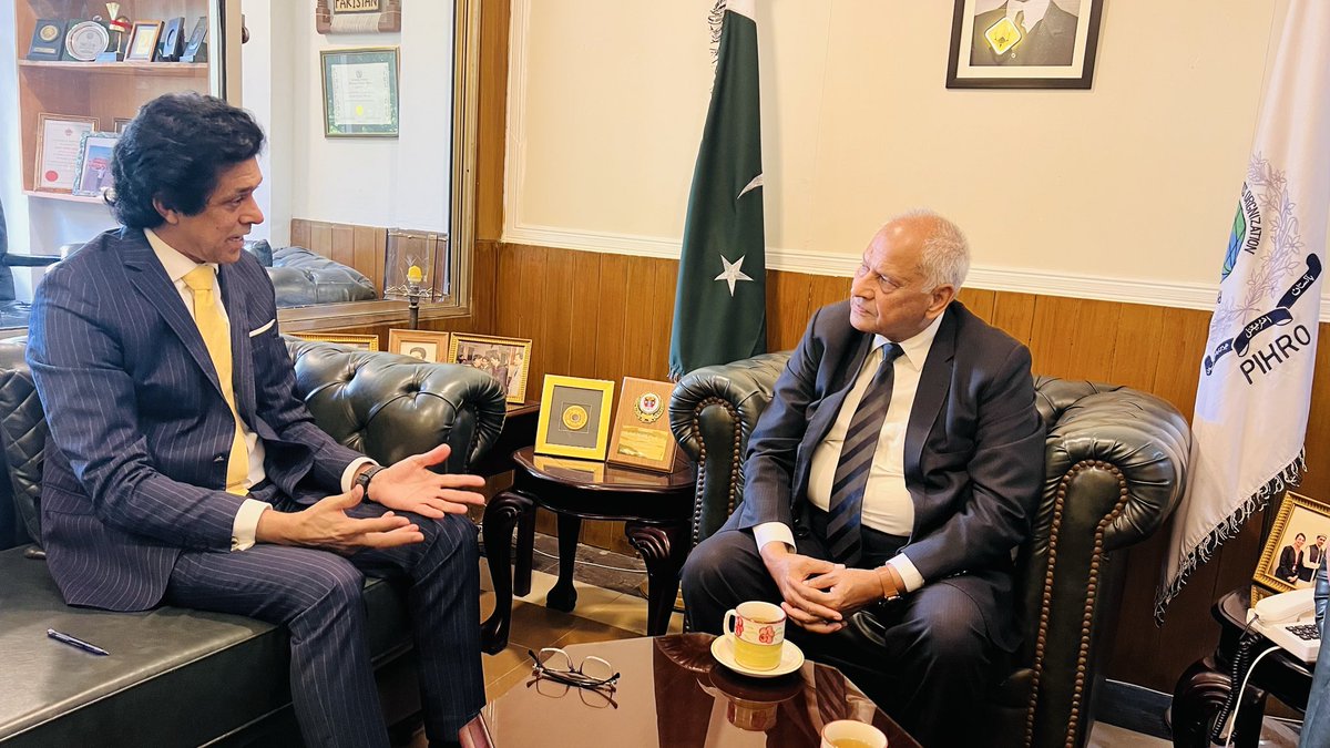 PIHRO1's tweet photo. Justice (R)Altaf Ibrahim Qureshi ex-Member of the ECP  visited PIHRO today.He held a detailed meeting with Chairman PIHRO Habib Malik Orakzai to discuss human rights reforms and the reforms needed for the ECP in the country’s future.
#HumanRights #ECPReforms #Pakistan #PIHRO https://t.co/ptsMCCMeH1