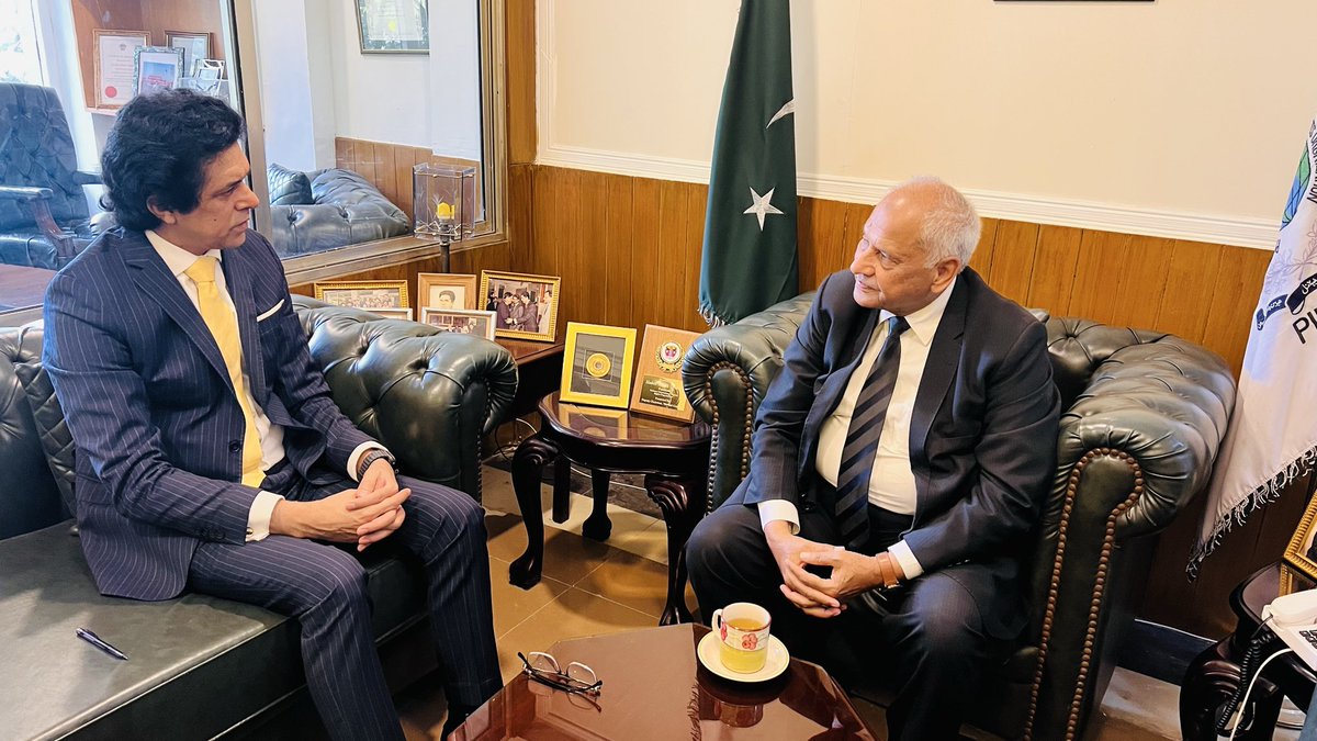 PIHRO1's tweet photo. Justice (R)Altaf Ibrahim Qureshi ex-Member of the ECP  visited PIHRO today.He held a detailed meeting with Chairman PIHRO Habib Malik Orakzai to discuss human rights reforms and the reforms needed for the ECP in the country’s future.
#HumanRights #ECPReforms #Pakistan #PIHRO https://t.co/ptsMCCMeH1