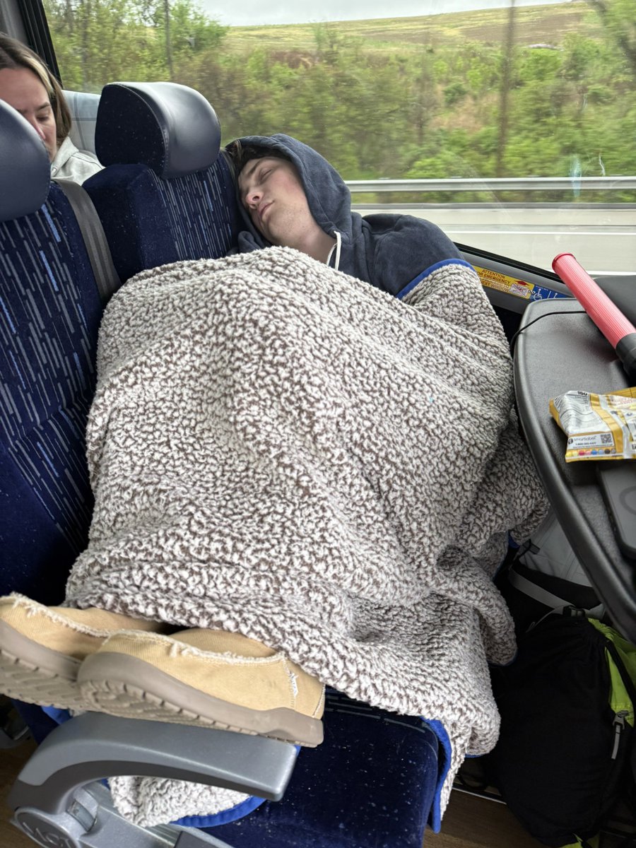 HolmesDCtrip's tweet photo. Bus 4 Twitter Pro resting up for a busy weekend! #noredbull https://t.co/044MKJ2eFz