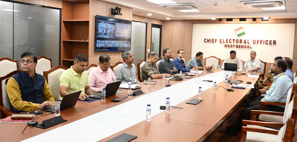 CEOWestBengal's tweet photo. CEO West Bengal conducting a virtual meeting in presence of Sr. DECs of ECI, Spl Observer, CS, Home Secretary, DGP, CP, SPNO &amp; IG CRPF all observers with all DEOs, CPs, SPs regarding Counting Day readiness and post-poll security deployment across all districts.
#WBLA2026 https://t.co/gyino2V3WQ