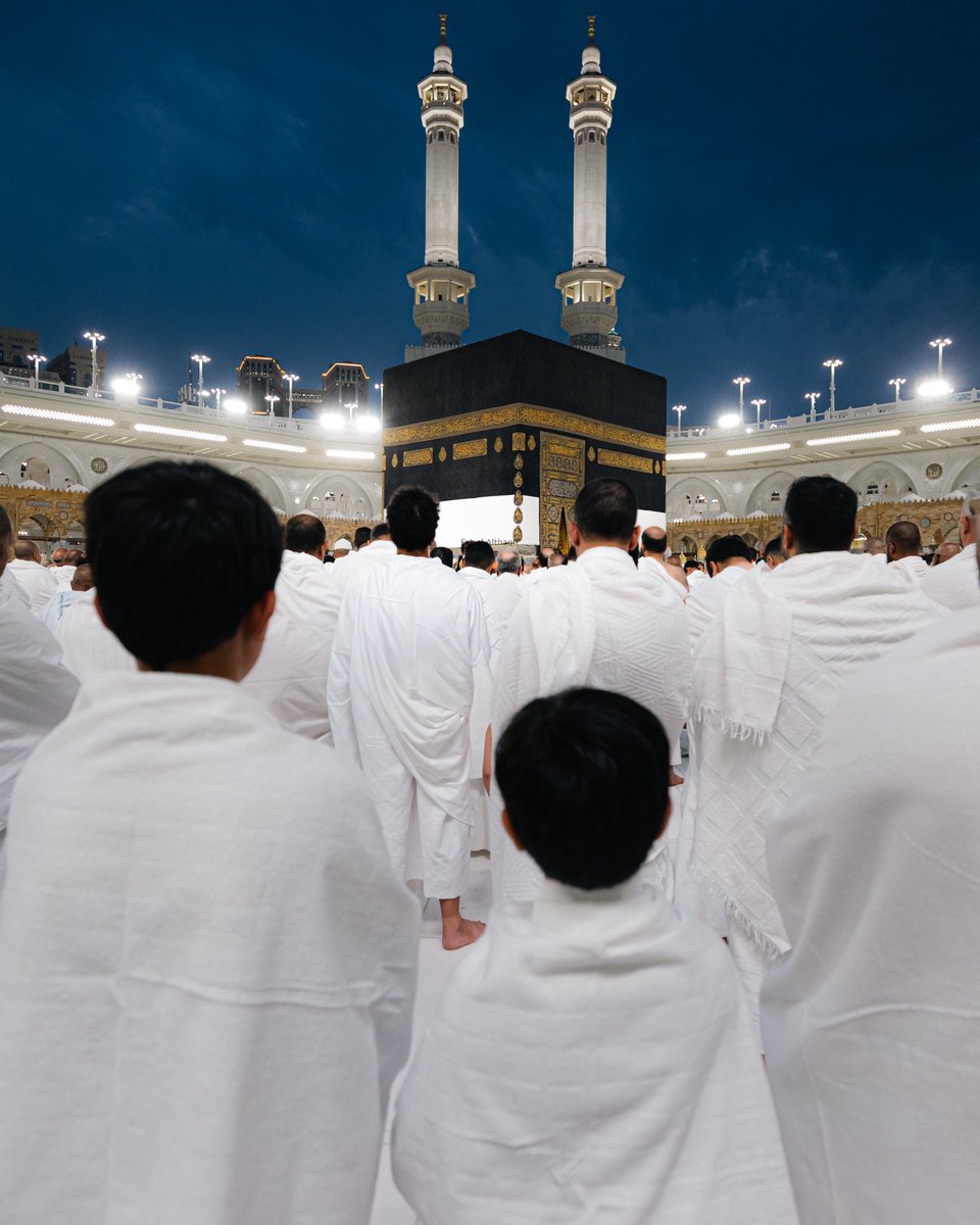 ia_5e's tweet photo. بين بساطة اللحظة… وعظمة المكان، يولد السلام🤍 https://t.co/tf1QT1iqef