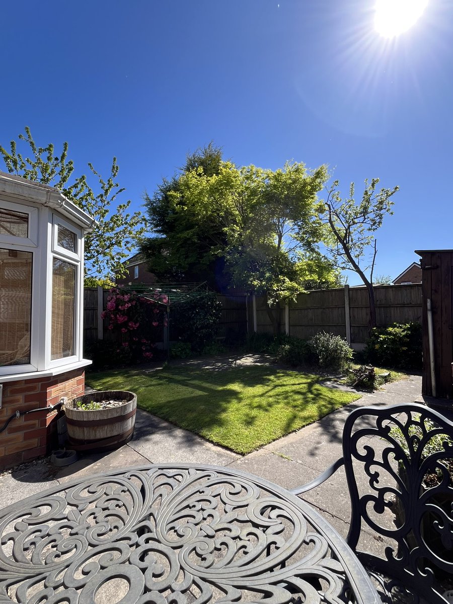 IanTheWelder63's tweet image. A bit of time in the garden today, making the most of it while it lasts 😀🌞🕶️
#sunshine #sun #england #lancashire