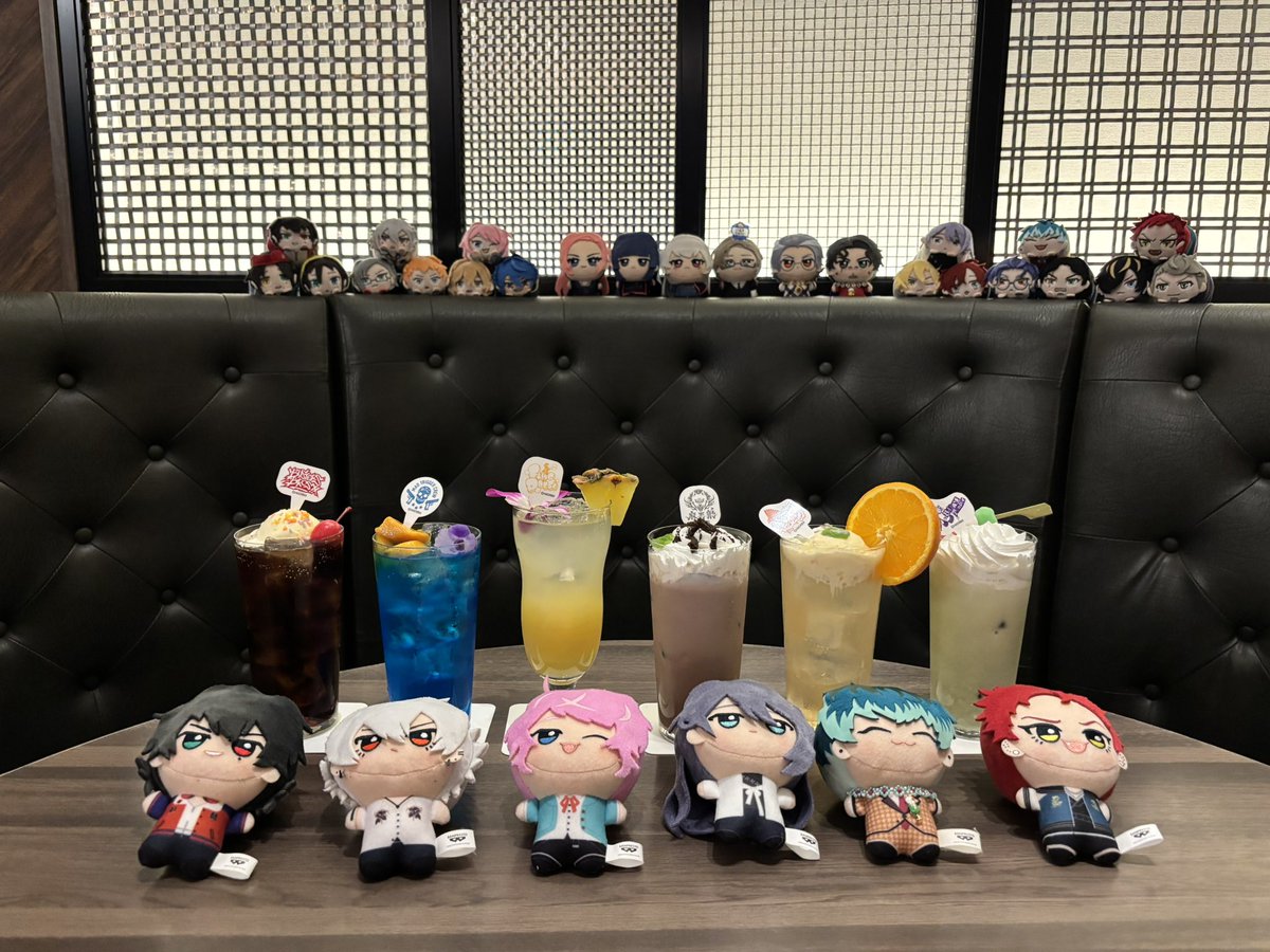RikuTuki_'s tweet photo. 皆様、今日はサンシャインシティ池袋のヒプマイコラボカフェ最終日でございました✨
素敵な出会いに恵まれエンカウントさせて頂きました😍
たくさんのぬいちゃん、たくさんのドリンク、多くの出会いでした！
ホンマに「縁」❤️💙💛🩶🧡💜 https://t.co/sqc75X2ZfX