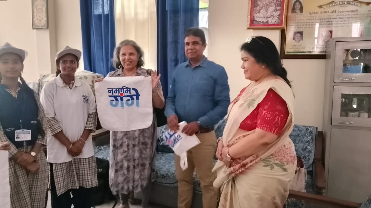 राज्य स्वच्छ गंगा मिशन, उत्तराखण्ड एवं नमामि गंगे के तहत सूचीबद्ध लोहाघाट शिक्षण संस्थान में “मेरा पहला कर्तव्य – प्लास्टिक मुक्त लोहाघाट” विषय पर एक प्रेरणादायक संगोष्ठी का आयोजन किया गया। कार्यक्रम में विभिन्न विद्यालयों से आए छात्रों ने उत्साहपूर्वक भाग लेते हुए पर्यावरण