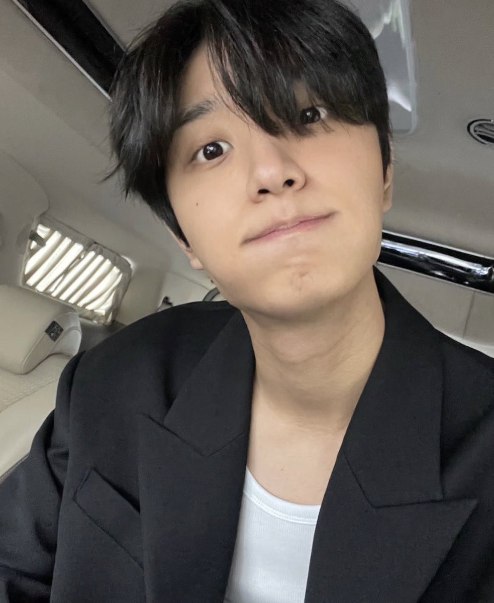 슈 tweet media