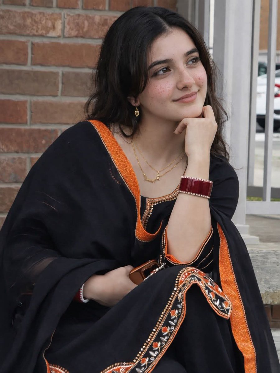Naina حسن tweet media