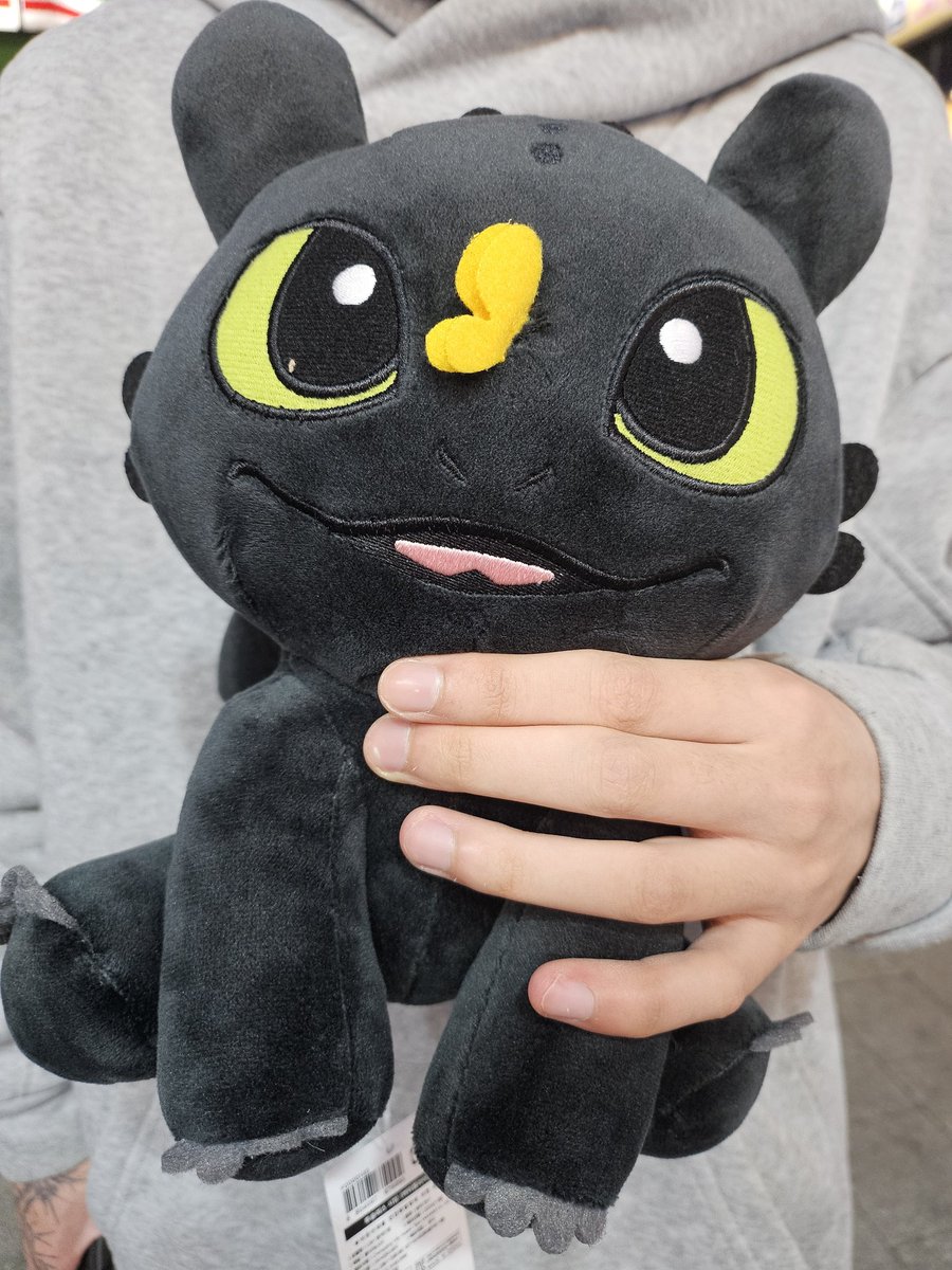 Yoon688229's tweet photo. 아빠가 뽑아준 인형 들고 룰루랄라 신난 아들 https://t.co/INohXRhgqo