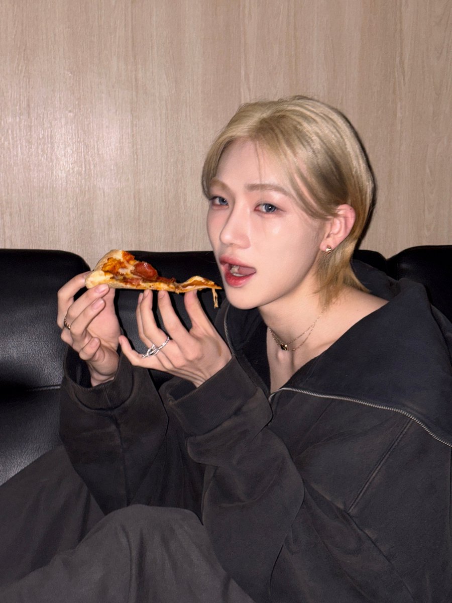 deobimom's tweet image. CHANHEE #NEW #뉴 IG 🐧📸 

🍕
