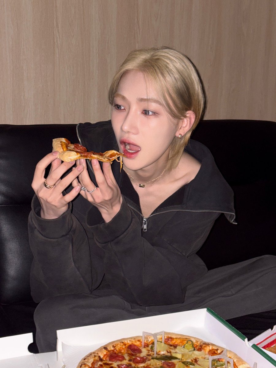 deobimom's tweet image. CHANHEE #NEW #뉴 IG 🐧📸 

🍕