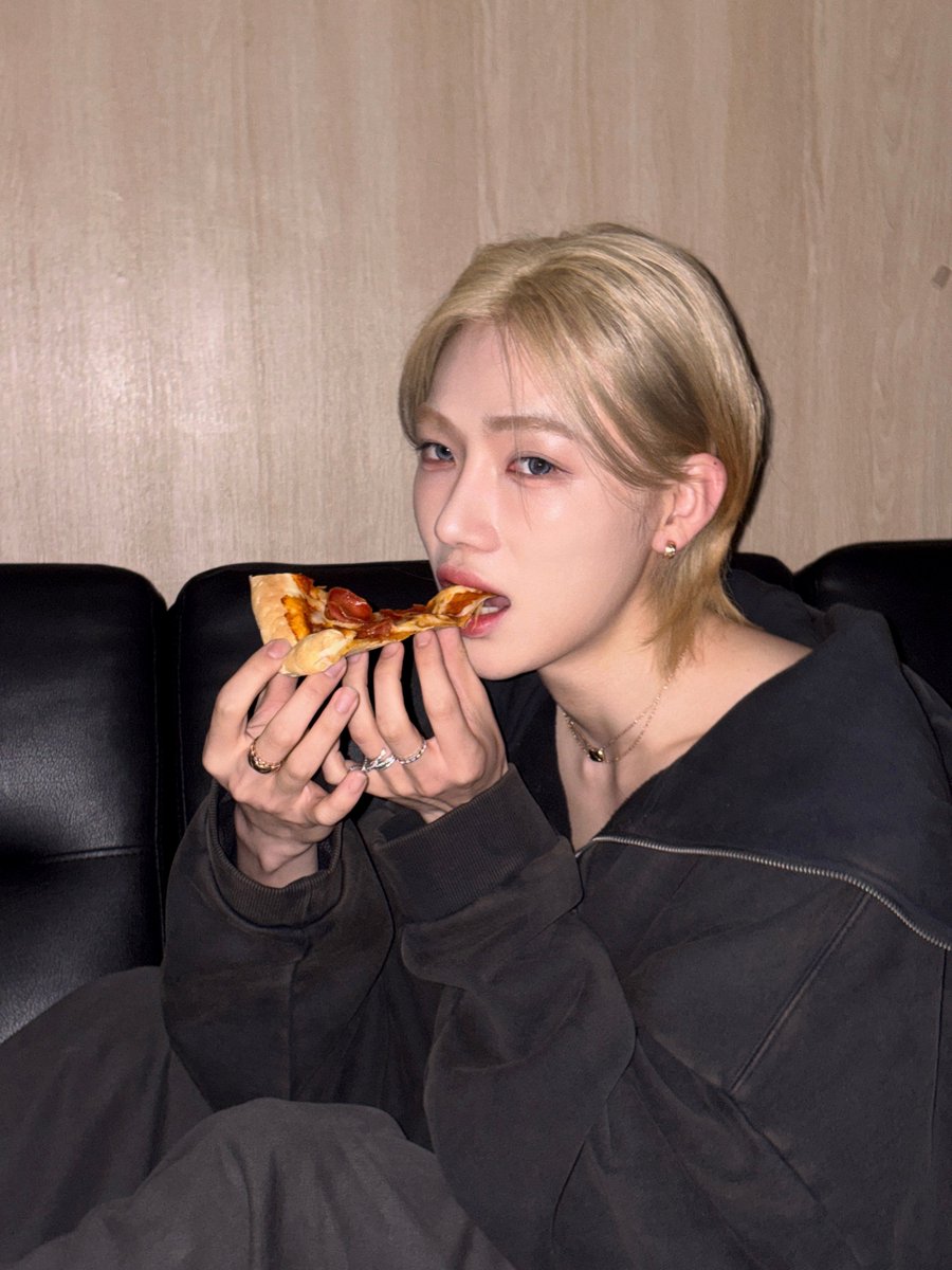 deobimom's tweet image. CHANHEE #NEW #뉴 IG 🐧📸 

🍕