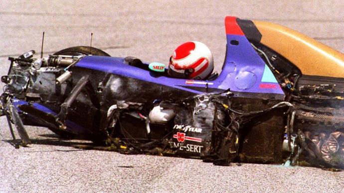 30 Avril 1994:
Lors des qualifications pour le Grand-Prix de Saint Marin, le pilote Roland Ratzenberger meurt a l'âge de 33 ans, a bord de sa Simtek S941.
Le lendemain, c'est Ayrton Senna qui meurt a 34 ans.
#rolandratzenberger 
#simteks941