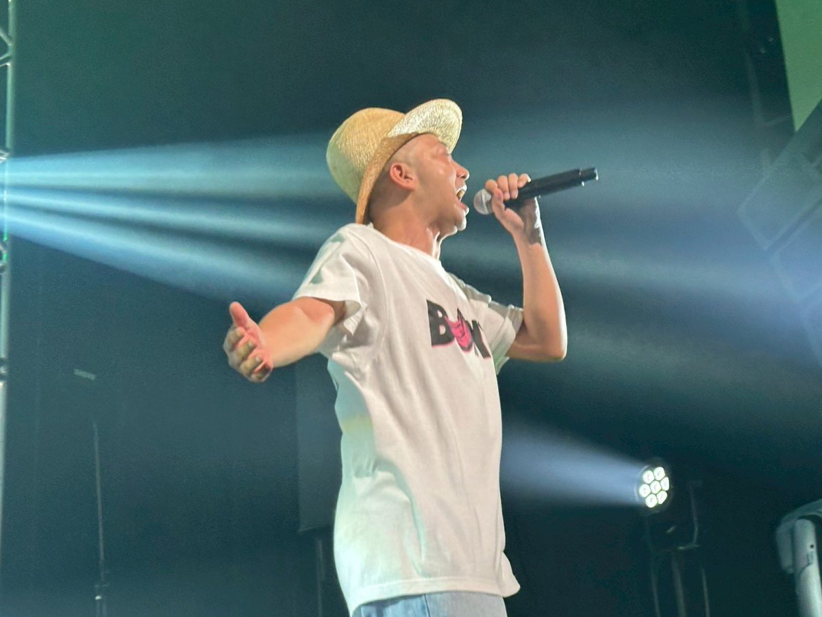 FMBCREWofficial's tweet photo. [👣] 20th anniversary TOUR 〜そのまんま東へ西へ〜

27ヶ所目・愛知公演にお越しくださった皆さまありがとうございました！！

超平日に各地からたくさんのBABYSが会場に集まってくださいました🥹

MCはすべりがち??でしたが、会場の熱さは最幸でした🔥🔥

残りは2公演！！
次回は福井県へお邪魔します！！

#ファンモン #FMB20th