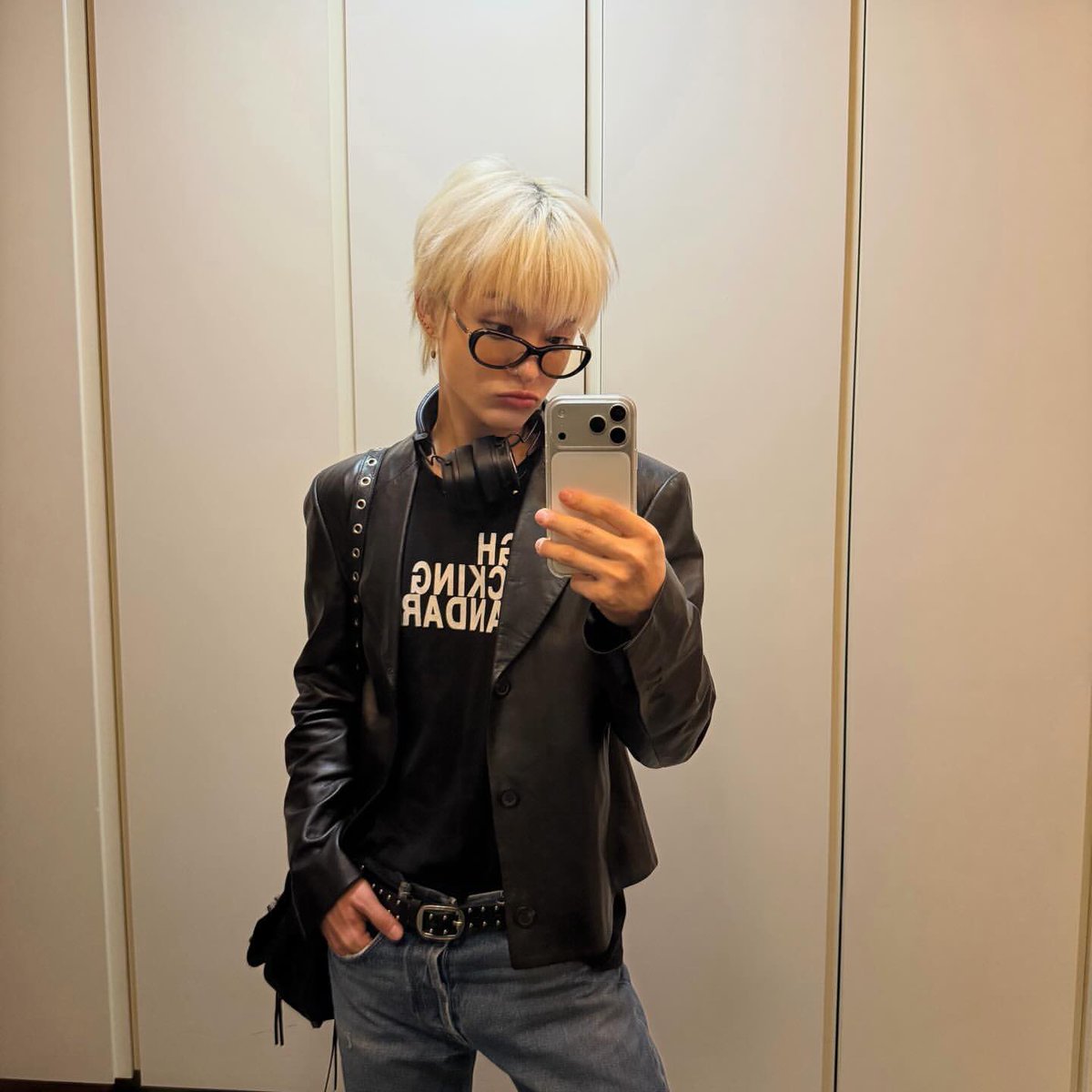 사실 이 사진이 내원픽♡임 
근데 저 락스타얘길하고싶어도 머릿속에미친선글라스인면어생각밖에안나는걸 나보고어뜨카라고