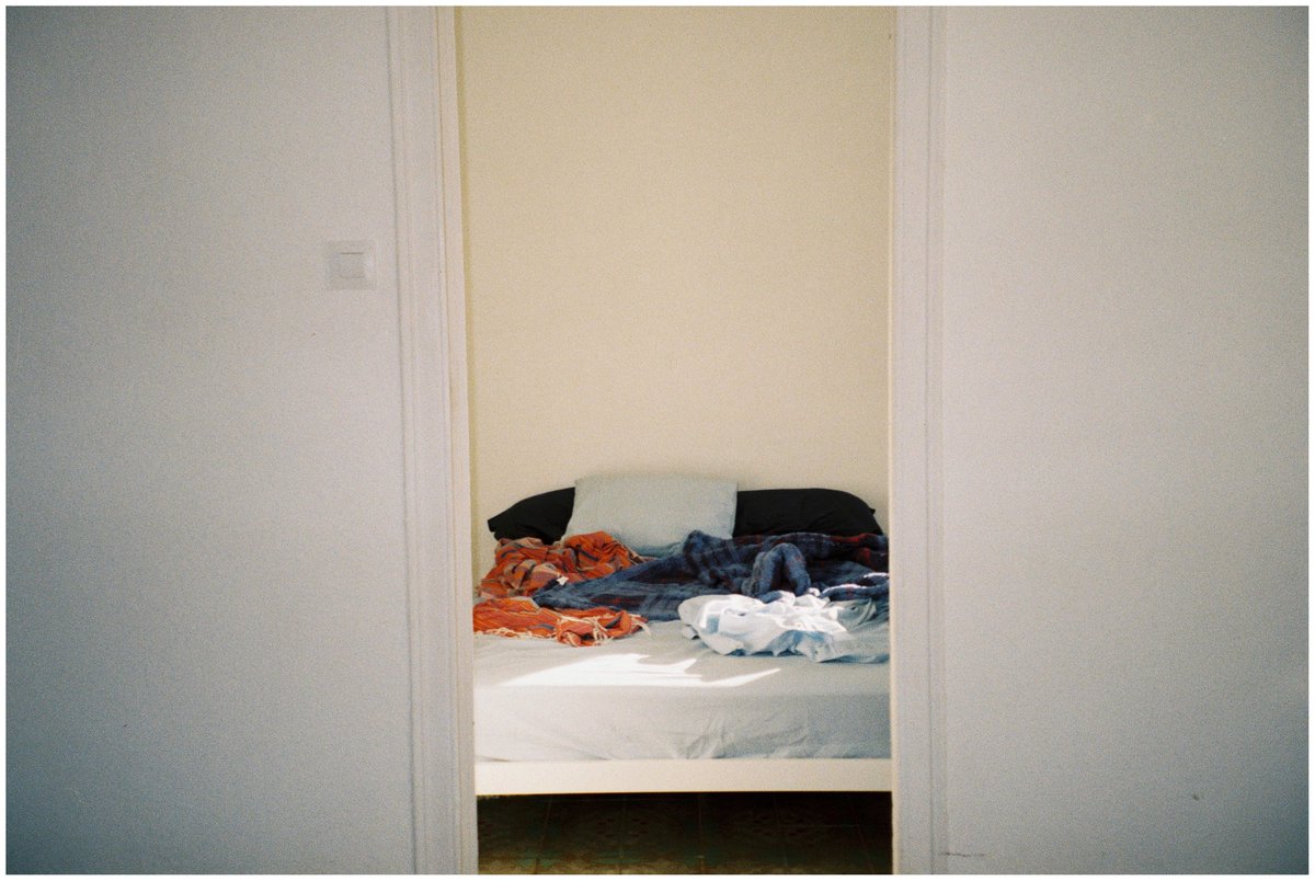 Diegoezia's tweet image. "Disparando y disparado"

Minidiario de momentos compartidos. Barcelona, primer trimestre de 2026.

#35mm 

(el resto de la serie en ig: diegoezia)