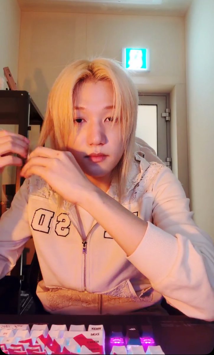 ⋆｡˚ sofee ˚ʚ♡ɞ˚ tweet media