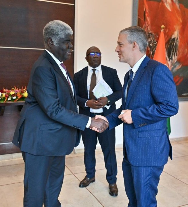 IsraelinCI's tweet photo. Cette semaine, American Jewish Committee @AJCGlobal a effectué une mission en Côte d'Ivoire, aux côtés de l’ambassadeur Simon Seroussi @Simon_Serr

La délégation a été reçue au plus haut niveau de l’État, avec une série de rencontres incluant le Premier ministre, ainsi que plusieurs autres ministres, membres du gouvernement (Agriculture, Jeunesse, Santé, Transition numérique) et le président de l’Assemblée nationale. 

La délégation a aussi été reçu par le chargé d’affaires de l’ambassade des USA. Cette visite s’inscrit dans une dynamique de renforcement des relations entre la Côte d'Ivoire, Israël, les États-Unis et les communautés juives à travers le monde.

Les échanges ont porté sur plusieurs axes de coopération stratégique, avec un accent particulier sur le développement du secteur agricole.