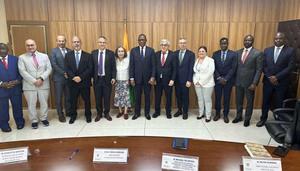 IsraelinCI's tweet photo. Cette semaine, American Jewish Committee @AJCGlobal a effectué une mission en Côte d'Ivoire, aux côtés de l’ambassadeur Simon Seroussi @Simon_Serr

La délégation a été reçue au plus haut niveau de l’État, avec une série de rencontres incluant le Premier ministre, ainsi que plusieurs autres ministres, membres du gouvernement (Agriculture, Jeunesse, Santé, Transition numérique) et le président de l’Assemblée nationale. 

La délégation a aussi été reçu par le chargé d’affaires de l’ambassade des USA. Cette visite s’inscrit dans une dynamique de renforcement des relations entre la Côte d'Ivoire, Israël, les États-Unis et les communautés juives à travers le monde.

Les échanges ont porté sur plusieurs axes de coopération stratégique, avec un accent particulier sur le développement du secteur agricole.