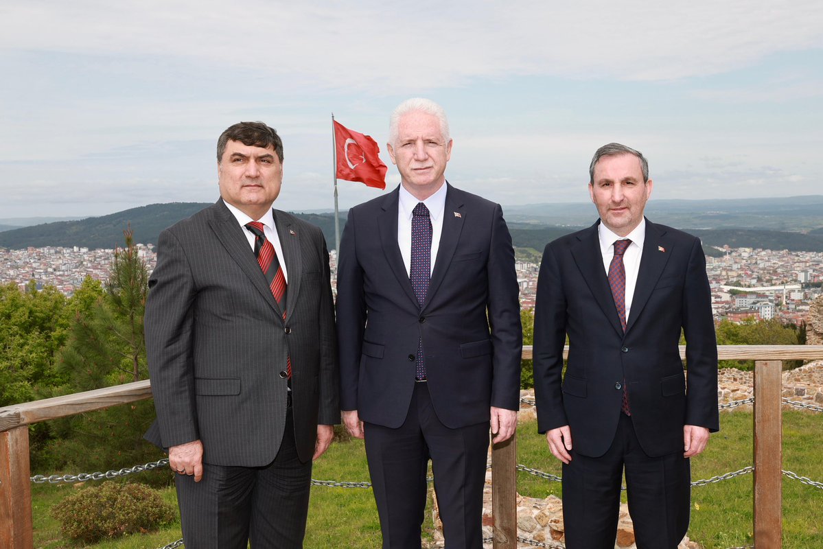 İstanbul Valimiz Sn. Davut Gül ile birlikte ilçemizde yapımı devam eden;
🏟️ Mehmet Akif Spor Kompleksi
🏛️ Aydos Kalesi Tanıtım ve Sergi Salonu projelerimizi yerinde inceledik. 

Sultanbeyli’mize hem spor hem de kültür-sanat alanında prestij katacak kalıcı eserlerimizi hizmete